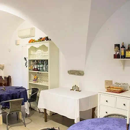In Sleeps 4 Apartment *