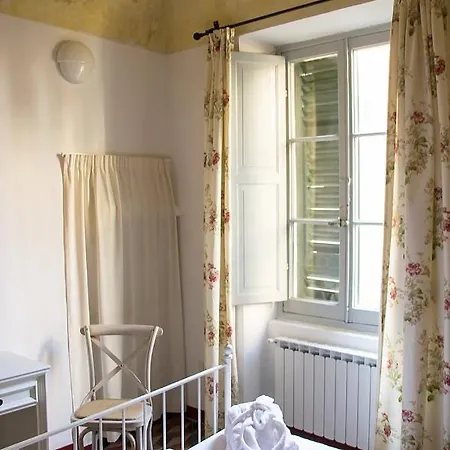 Apartment In Sleeps 4 *